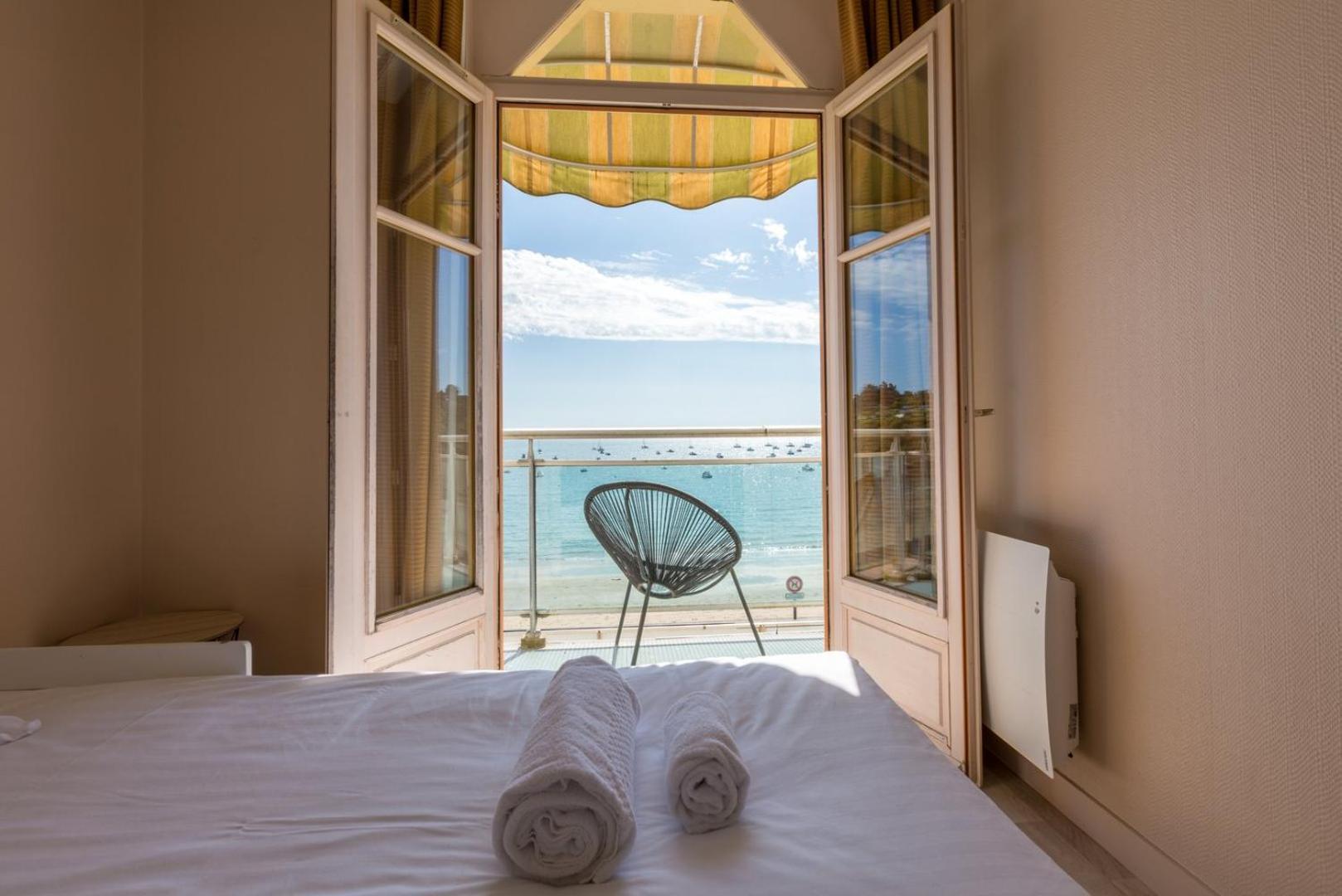 Les Pieds Dans L'Eau - Bel Appartement - Vue Mer Cancale Exterior photo
